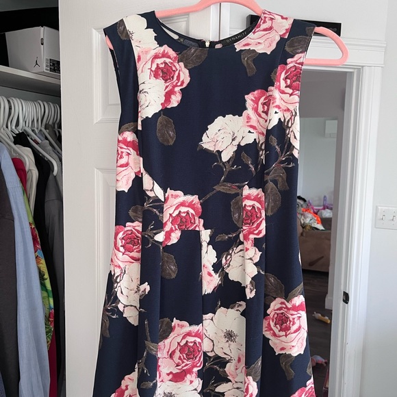 New Dynamite dress. Never worn - Picture 2 of 3